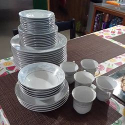 Somerset 43 Piece Dinner Ware Set In Excellent Condition No Chips Or Cracks,  Just Being In My China Cabinet,  Never Use,  $100.00 