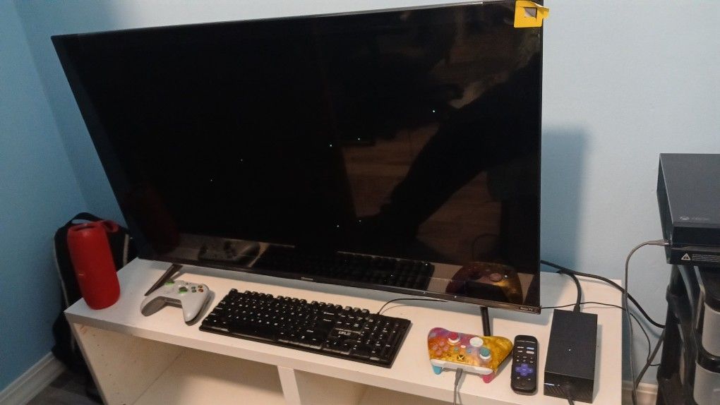 Roku Smart TV 4k Highsense/ Xbox One