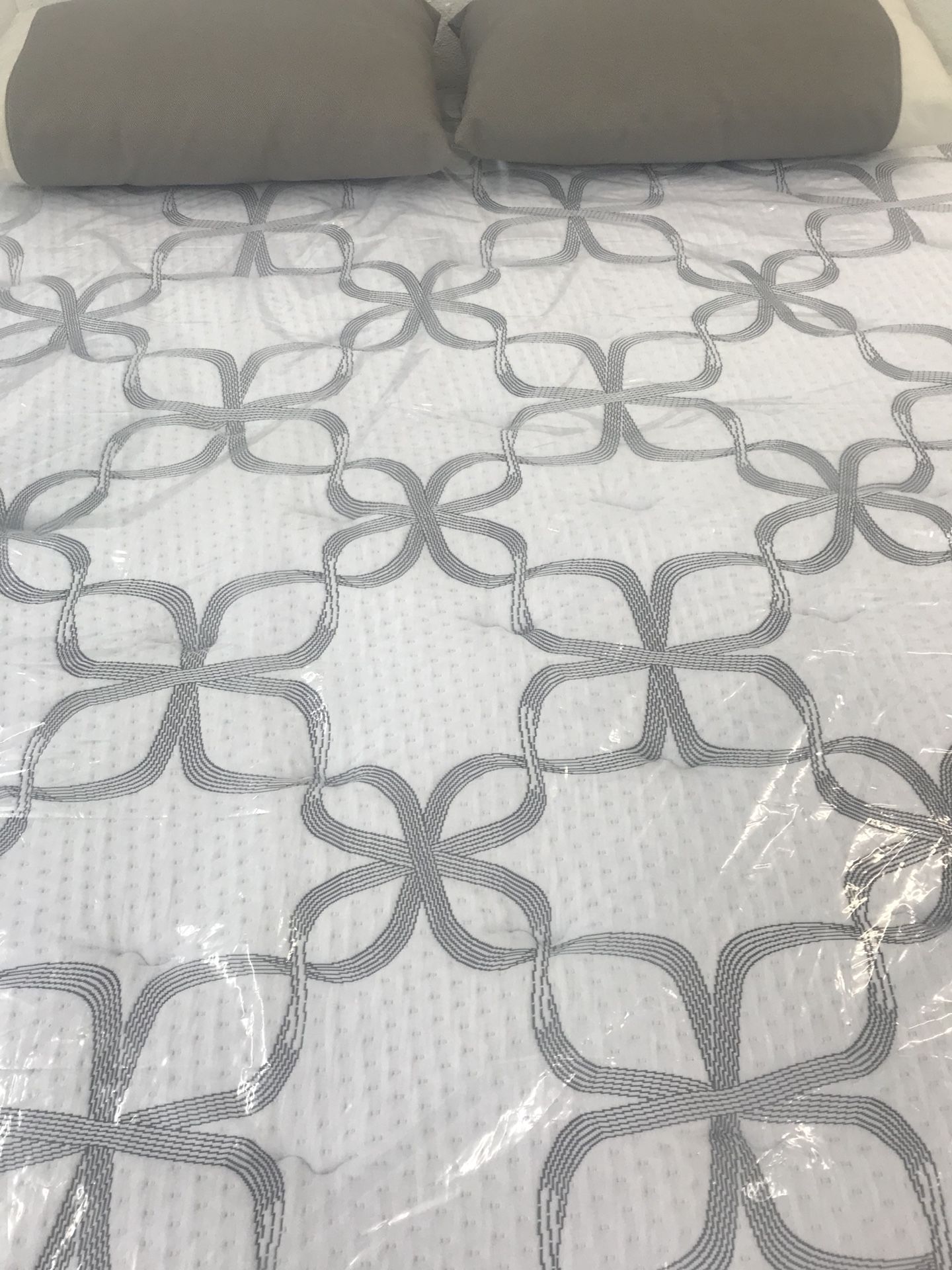 Kevin Charles king Size Innerspring Mattress and Boxspring