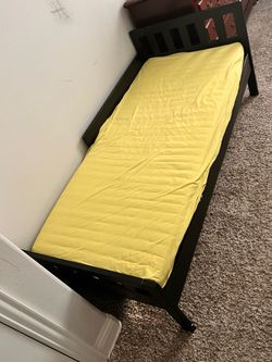 Toddler bed with mattress