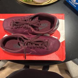Nike Cortez (Size 6 In Women’s)