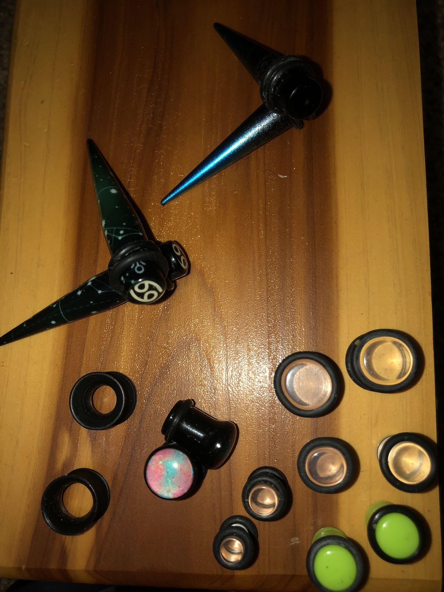 Assorted 0G/00G Gauges, Tapers, Plugs.