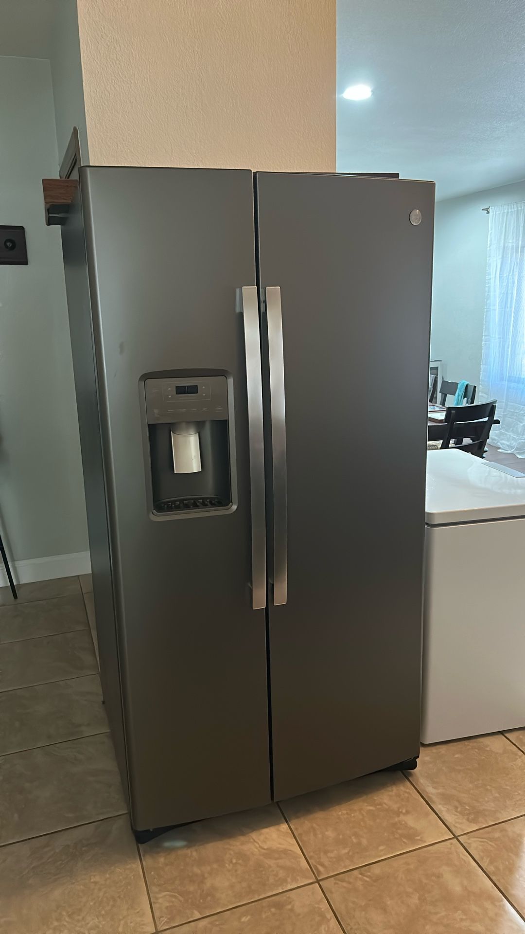 GE Refrigerator 