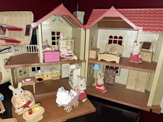 Dollhouse, camper and treehouse