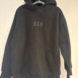 GAP Kids Boys Black Fleece Hoodie – Size Large (10–11) Brand new — never worn (no tags)