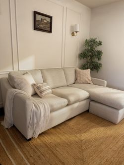 Living Spaces Sectional Couch – Reversible Chaise – 🚚 FREE Local Delivery