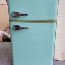 Mini Fridge (Kismile) 