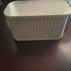 White Wicker Table / Storage Trunk