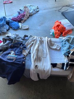 Ropa de bebé de 24 meses está en buenas condiciones