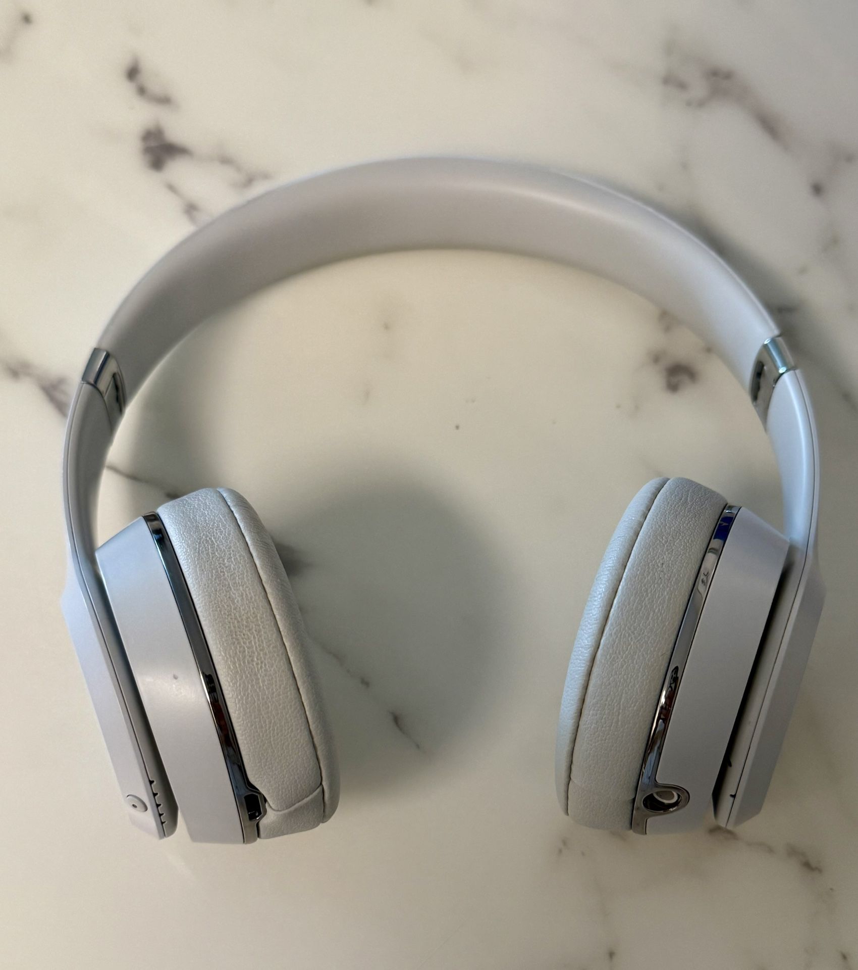 Beats Solo 3 Wireless Over the Ear Headphones 🎧