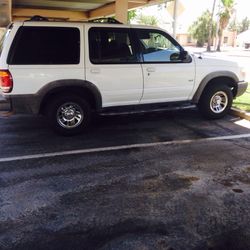 Ford Explorer 2000 248****miles t