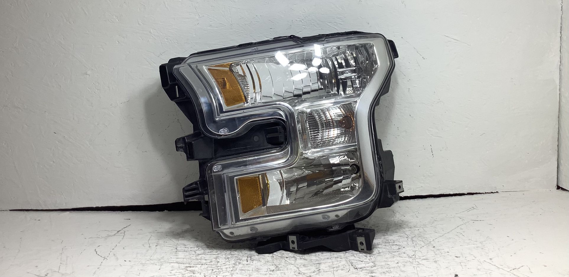 2015 2017 Ford F-150 left headlight (1AA)