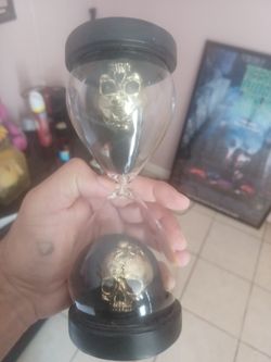 8inch Skull Hour Glass Almost New $8