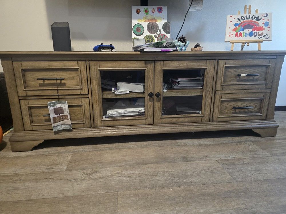 TV Stand/entertainment Center