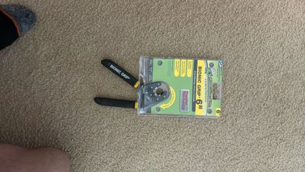 Bionic grip adjustable wrench