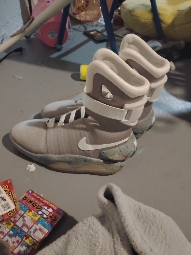 Brand New Never Worn Nike Back To The Future 