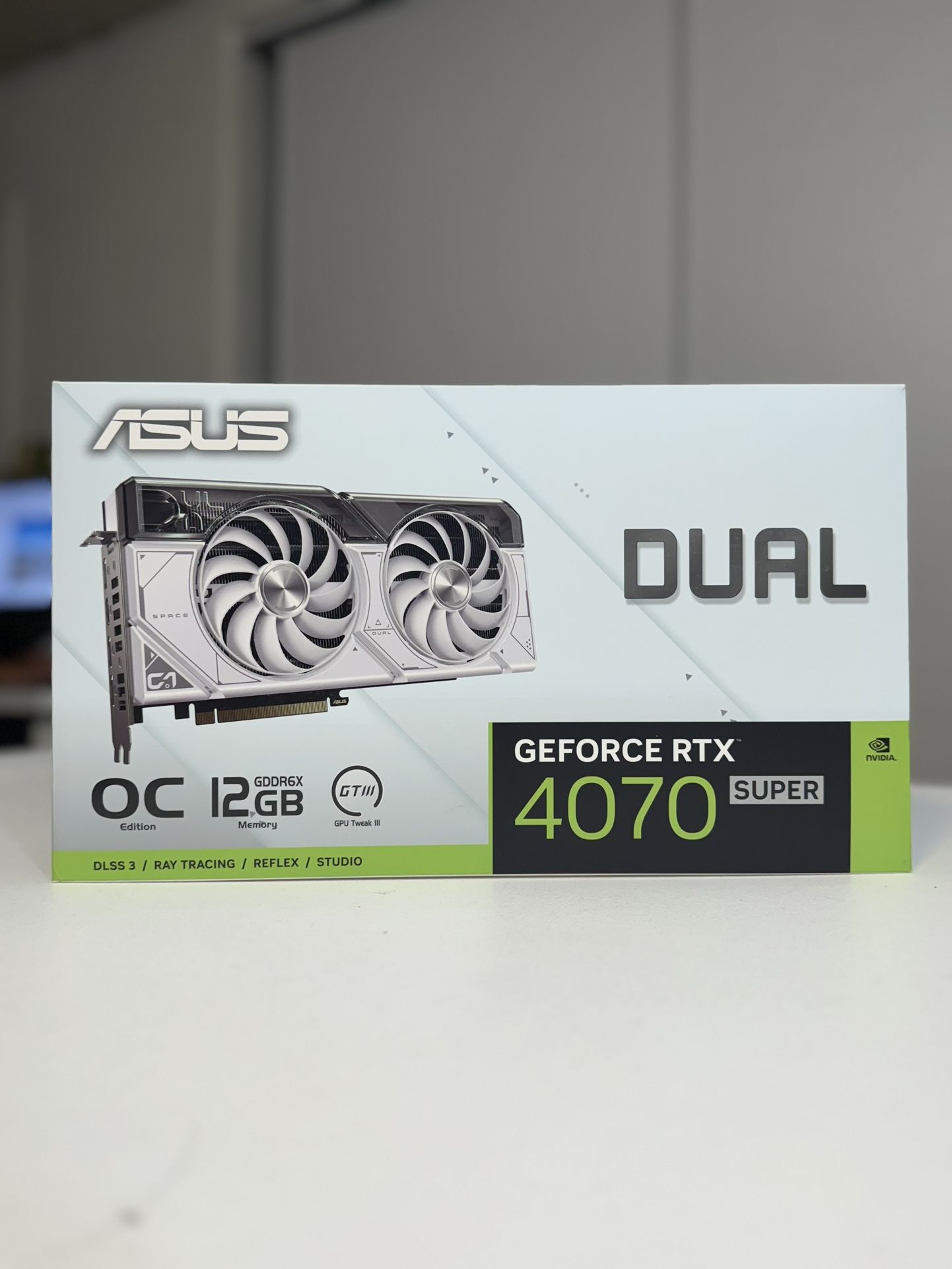 ASUS Dual GeForce RTX 4070 SUPER White OC Edition