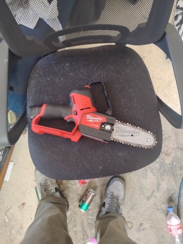 Milwaukee Fuel Pruning Saw