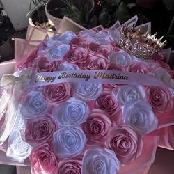 Selling eternal flowers price will depend on the amount of flowers😊