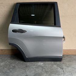 (34) 14-18 Jeep Cherokee right rear door 2014 2015 2016 2017 2018