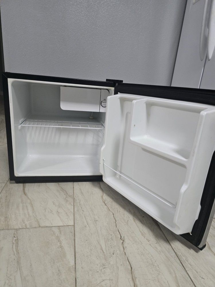 Mini Fridge With Freezer