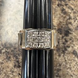 10k Men’s Ring Size 10.5 With Diamonds 