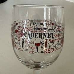 🍷 Set of 12 Wine Glasses – Modern Typography Design