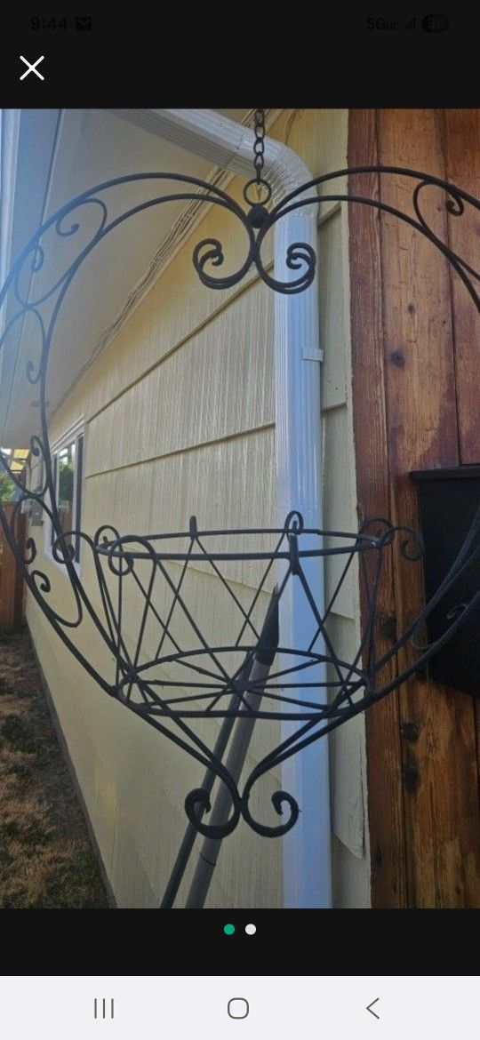Metal Hanging Flower Basket