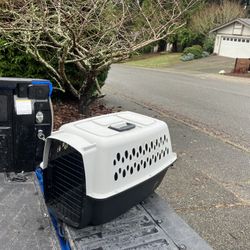 Small Dog Cat Rabbit Bunny Kennel Crate Carrier Like New 24" L by 14” W by 14” H 