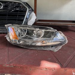 Volkswagen Jetta 2011-2016 Headlight 