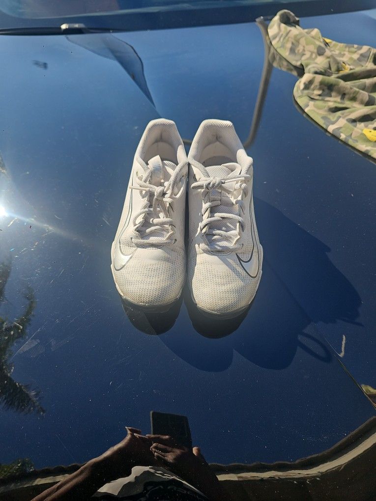 Nike White Football/ Soccer Cleats Youth Size 5.5