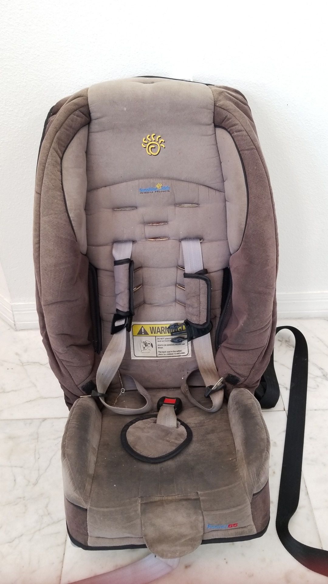 Sunshine Kids carseat - Narrow car seat - Great for 3 across