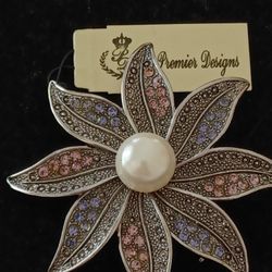 New Premier Designs Silver Flower Pendant/ Pin