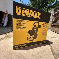 DeWalt Brand New Pressure Washer DXPW61337 Honda Motor