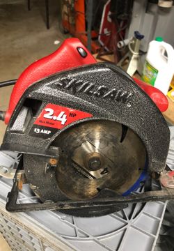 Skilsaw with blade