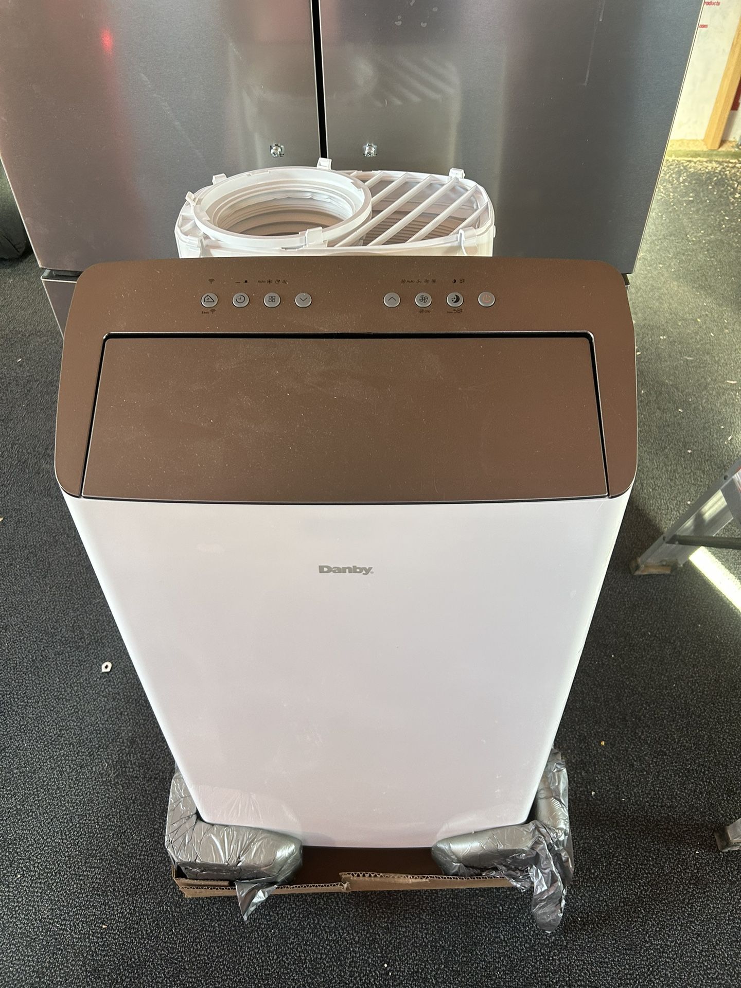 NEW AC Unit 14000 BTU