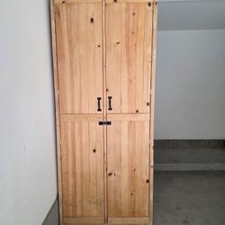 Pantry/armoire
