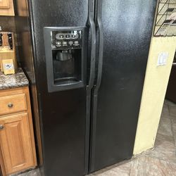 GE Fridge ( Very Clean)
