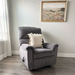 Cozy Gray Recliner Clean & Super Comfy