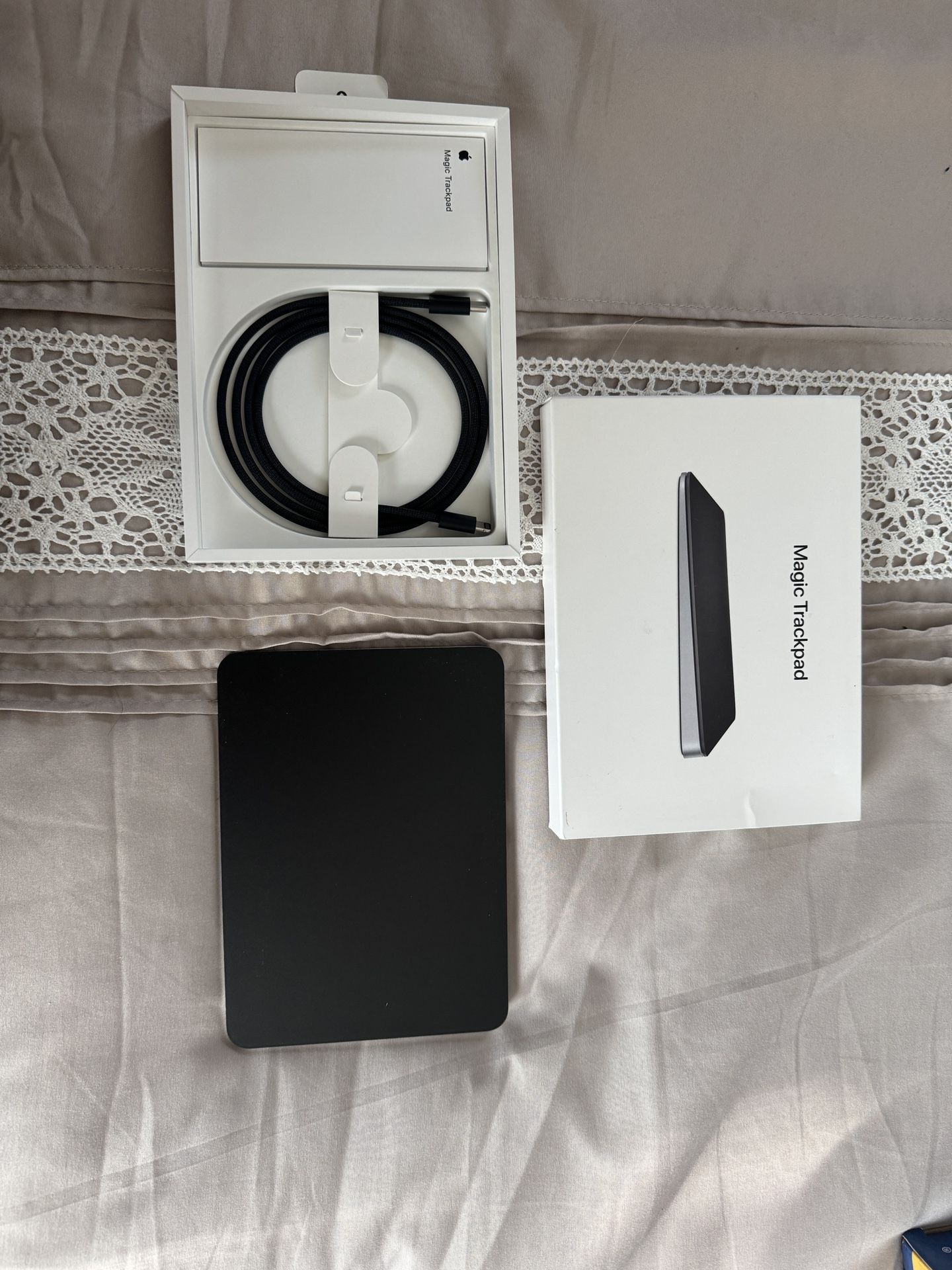 Apple Magic Trackpad: Black/Lightning