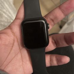 Apple Watch Series 5 Locked