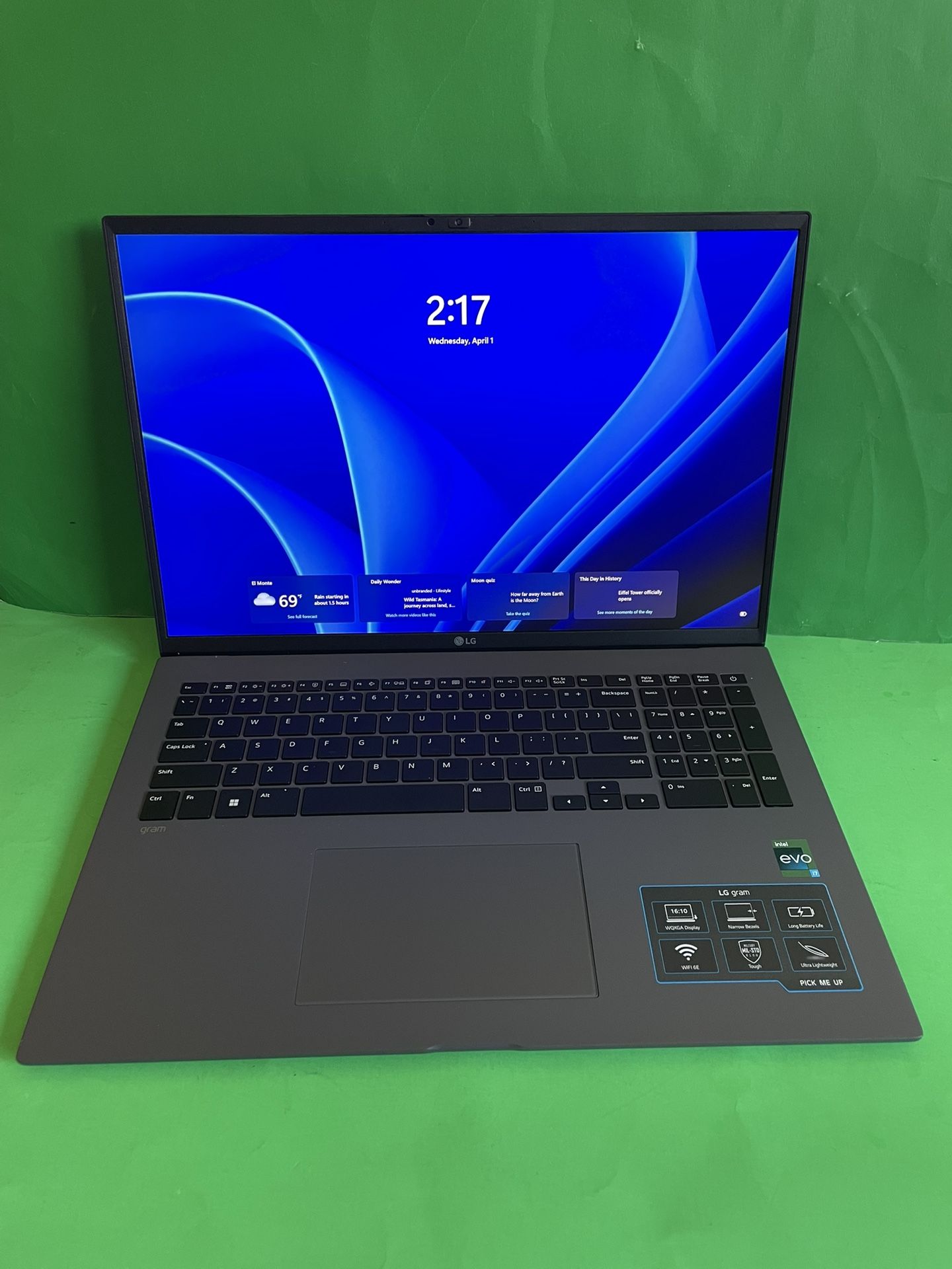 LG Gram 17” (2022) i7 12th Generation 16GB 512GB super light powerful Premium laptop (Evo certified)