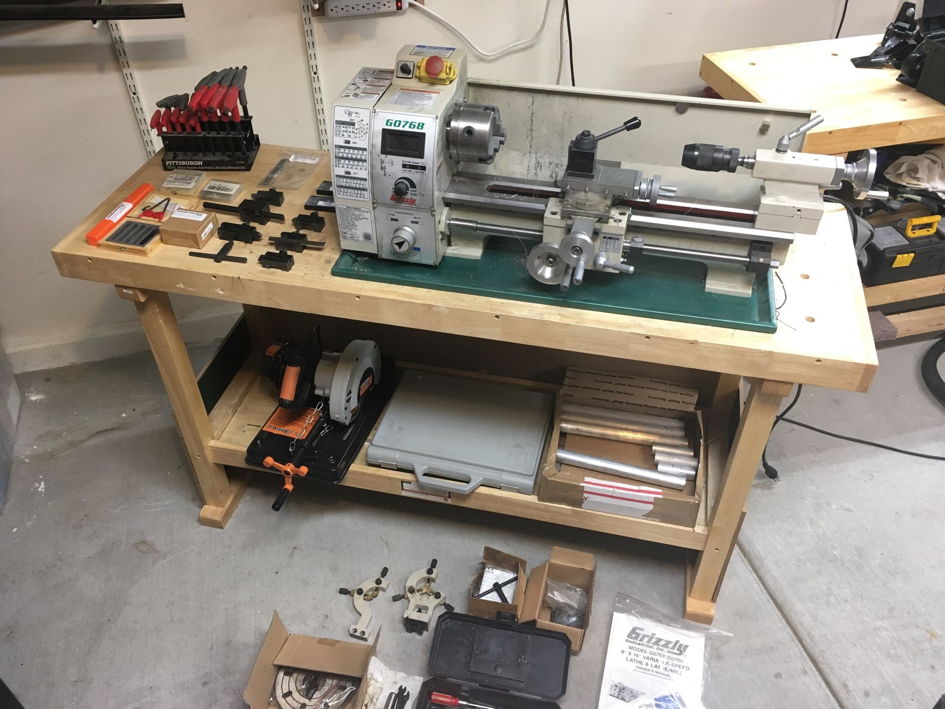 Grizzly G0768 metal lathe