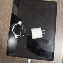 Broken - iPad Pro  12.9 5th Gen 256GB WIFI