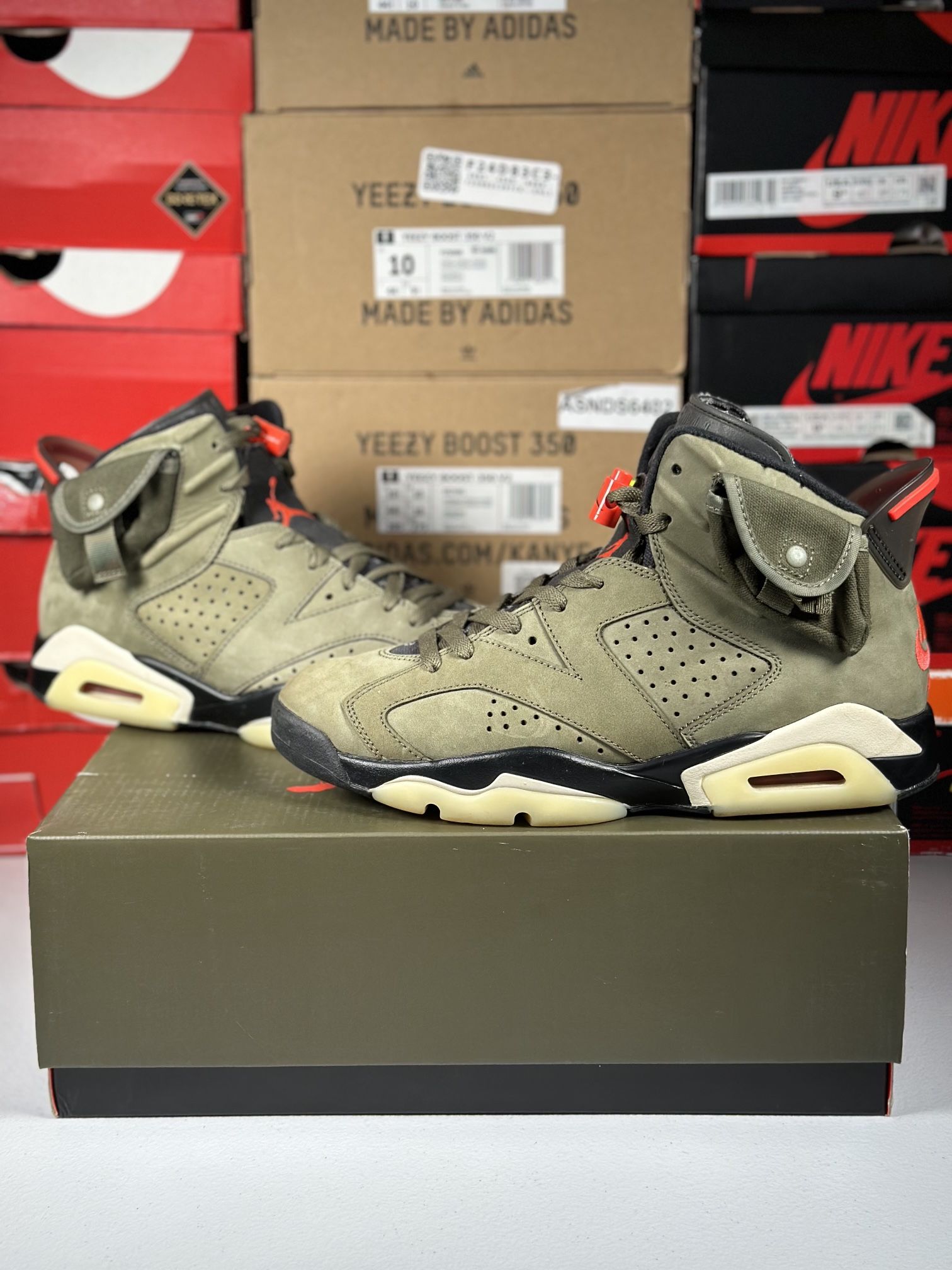 Size 8.5M - Travis Scott x Air Jordan 6 Retro ‘Olive’