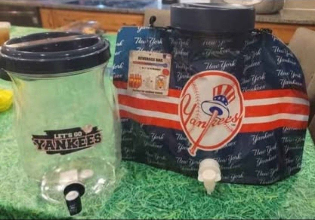 Yankees Plastic Pitchers