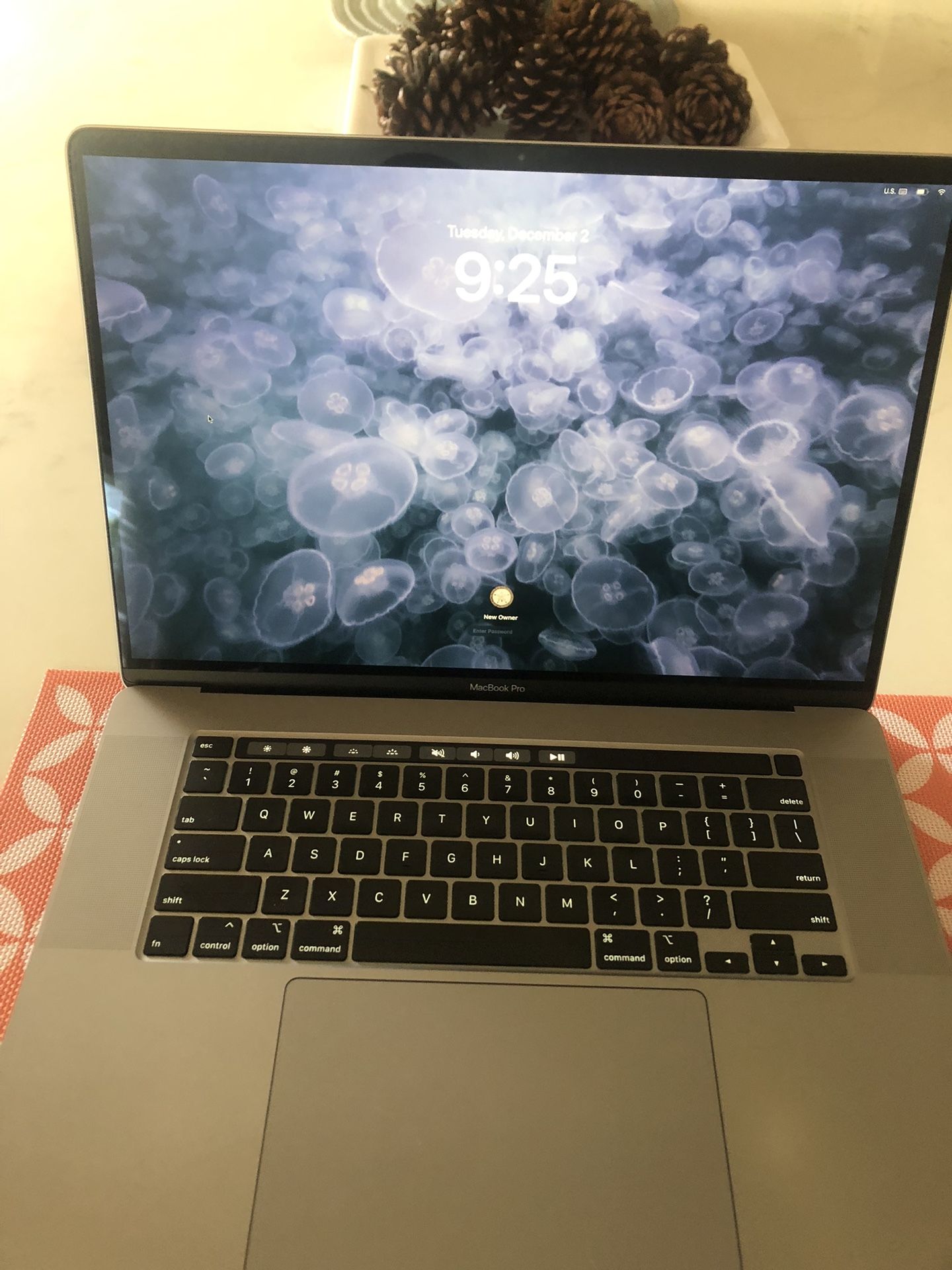 2019 MacBook Pro ( Like New )