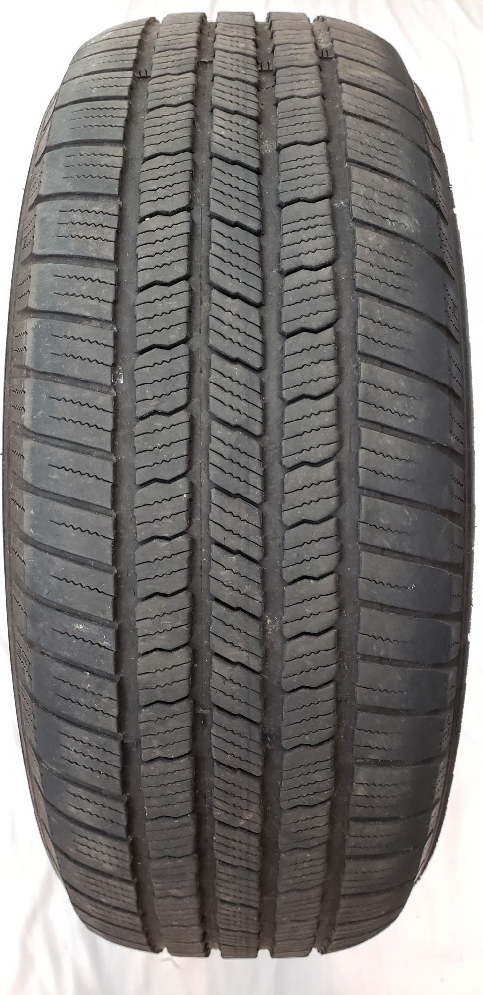 Michelin defender Ltd 265/70/18 tire (1)
