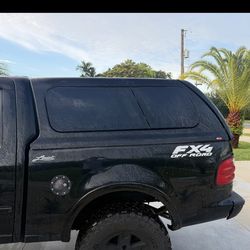 Truck Bed Camper Shell / Topper – Ford F-150 2003 🔥  Price: $350 negotiable)