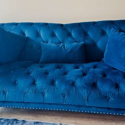 Blue velvet tufted Chesterfield sofa  with nailhead trim